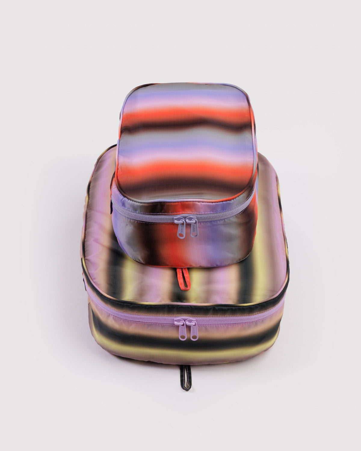 Packing cube set with iridescent silver-to-copper gradient, rounded zip-top