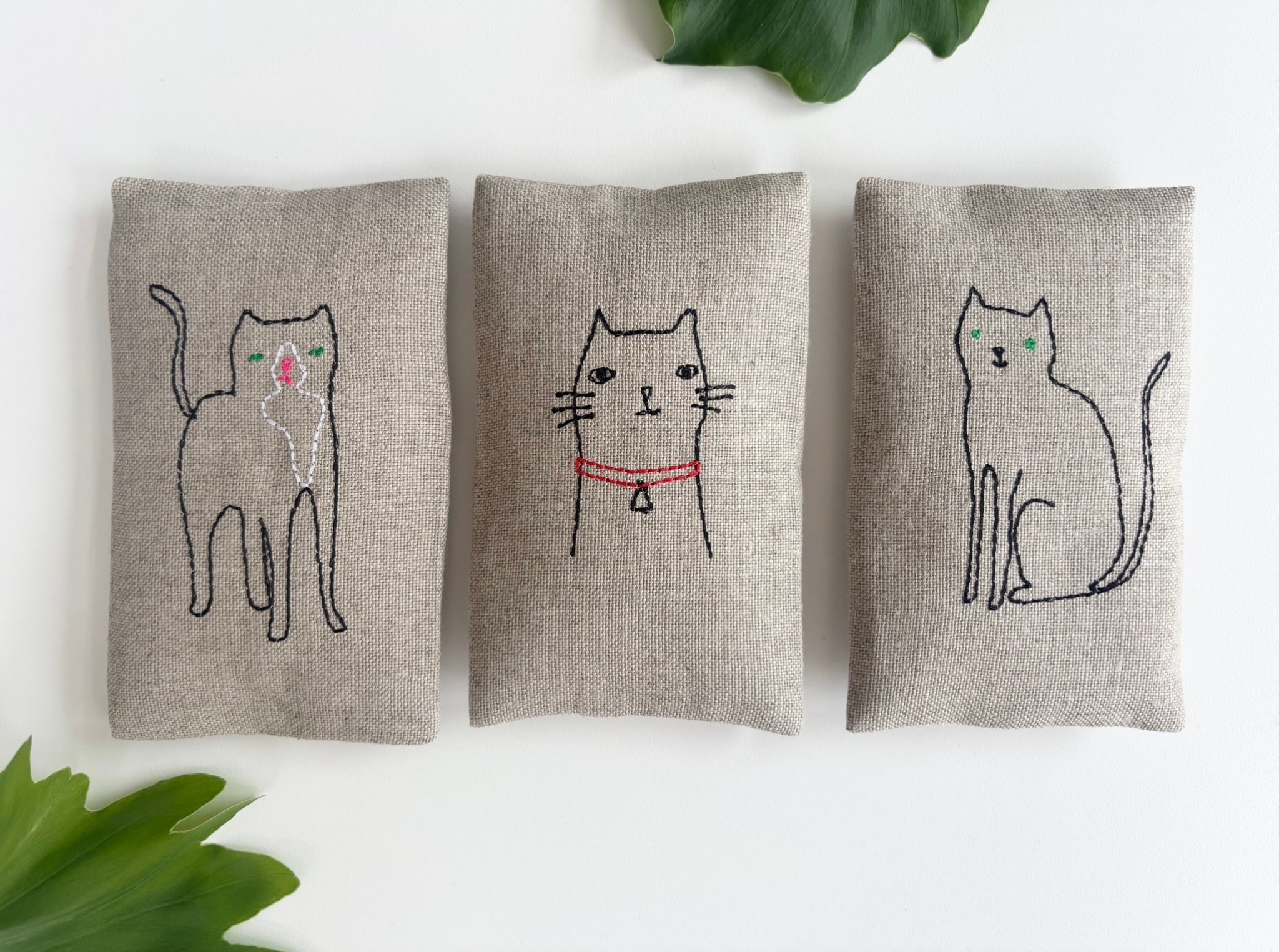 Gray cat embroidered sachet set: three linen-style pouches