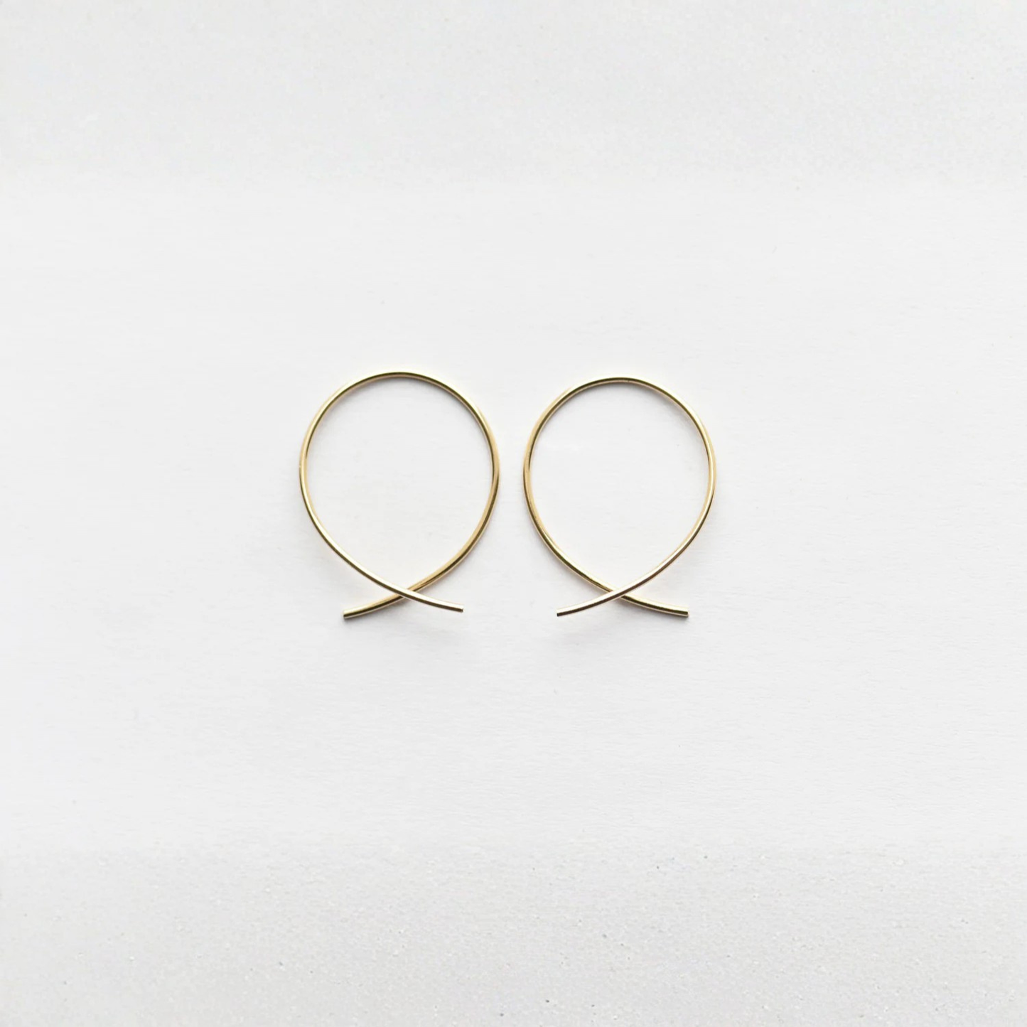 Medium round threader hoop earrings, gold-tone metal wire