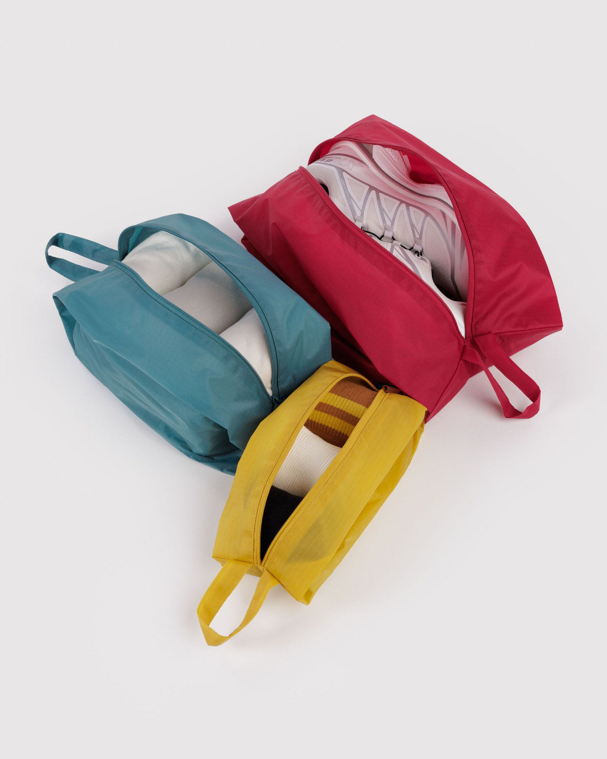 3D zip set with solid teal, yellow, and red pouches