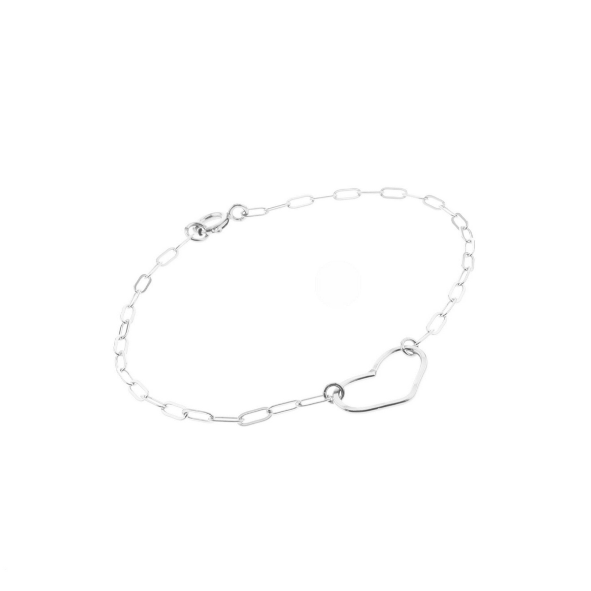 Silver chain love bracelet with heart-shaped charm and round clasp