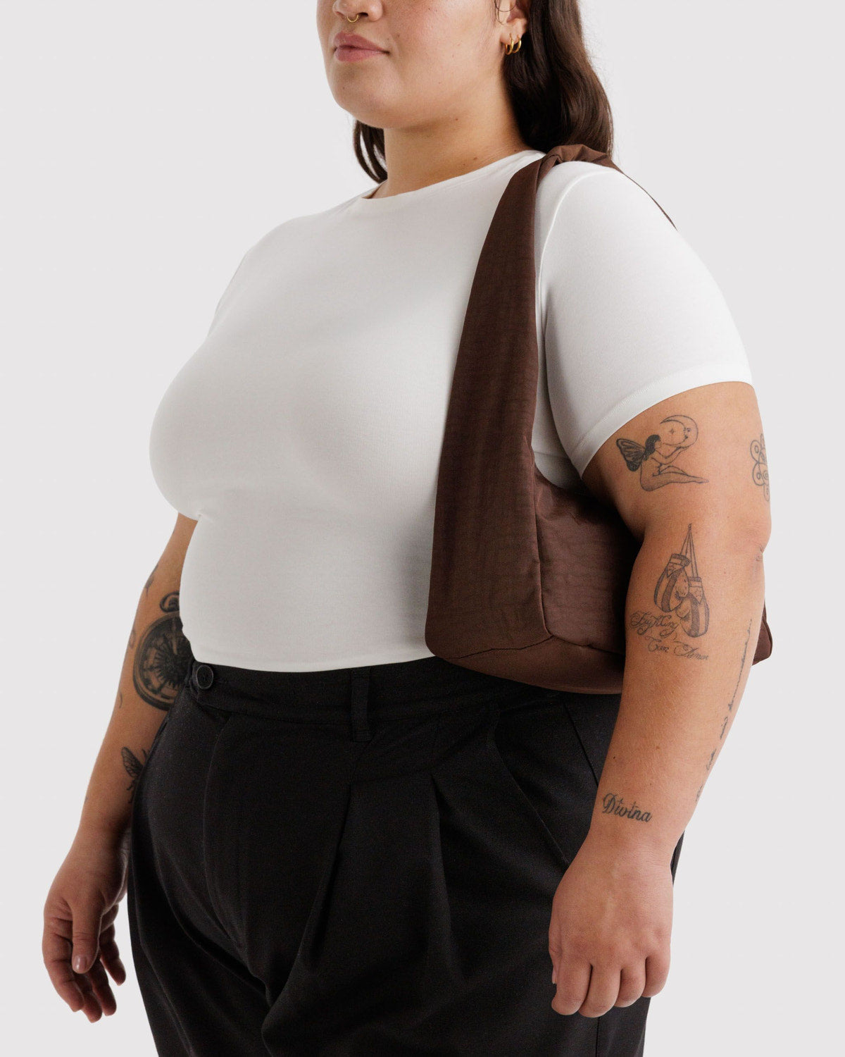 Small nylon meringue bag in dark brown with shoulder strap