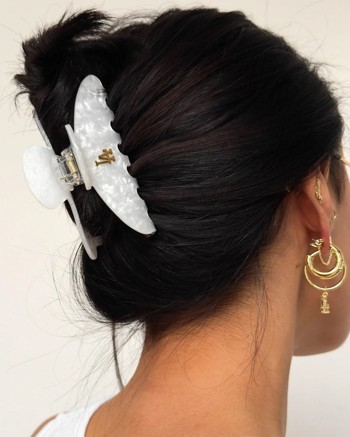White pearl logo LA/Dodgers claw hair clip