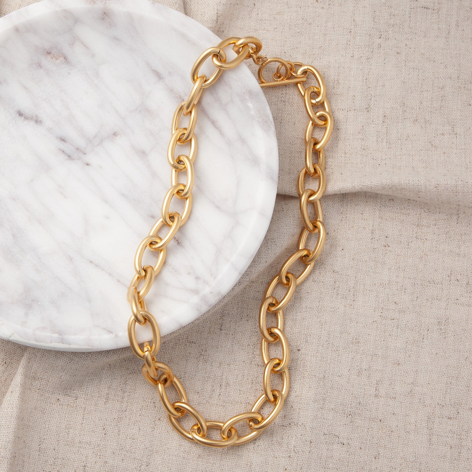 Gold-tone oval link chain necklace with clasp at back