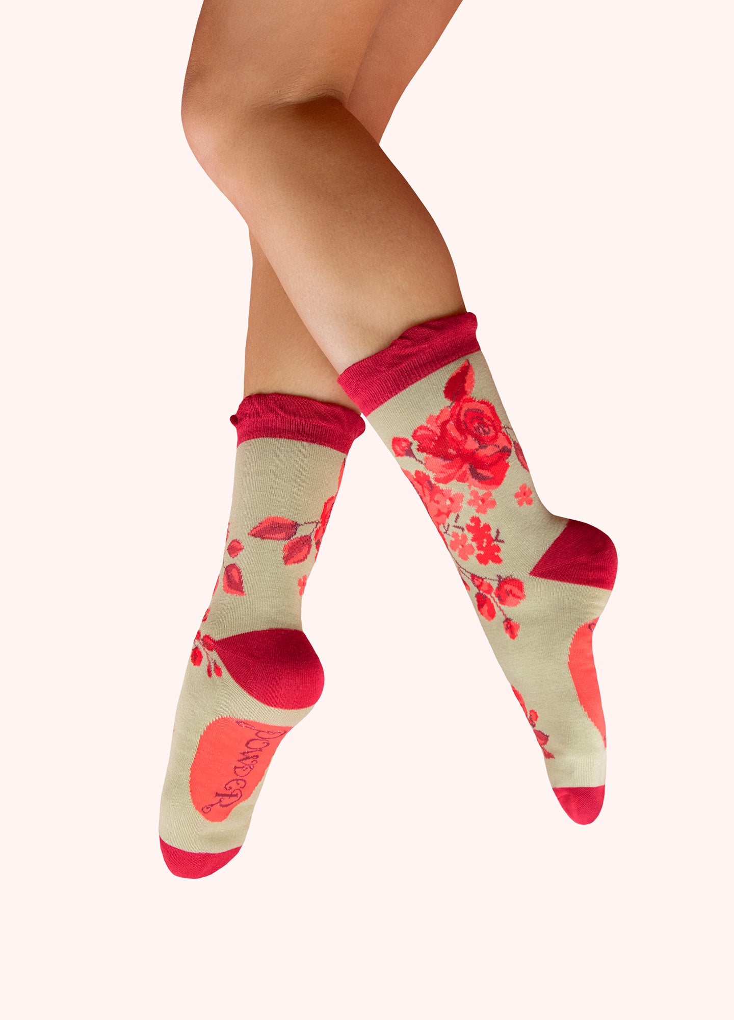 Ankle socks in cream with red floral print, red cuff and toe/heel details