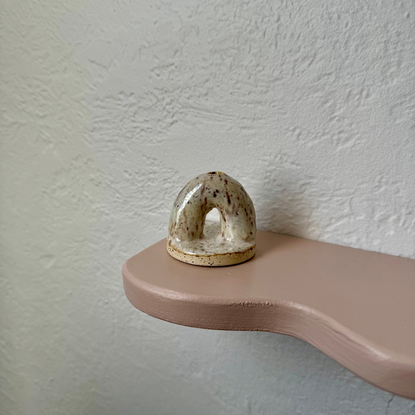 Ceramic arch incense holder with speckled beige dome opening