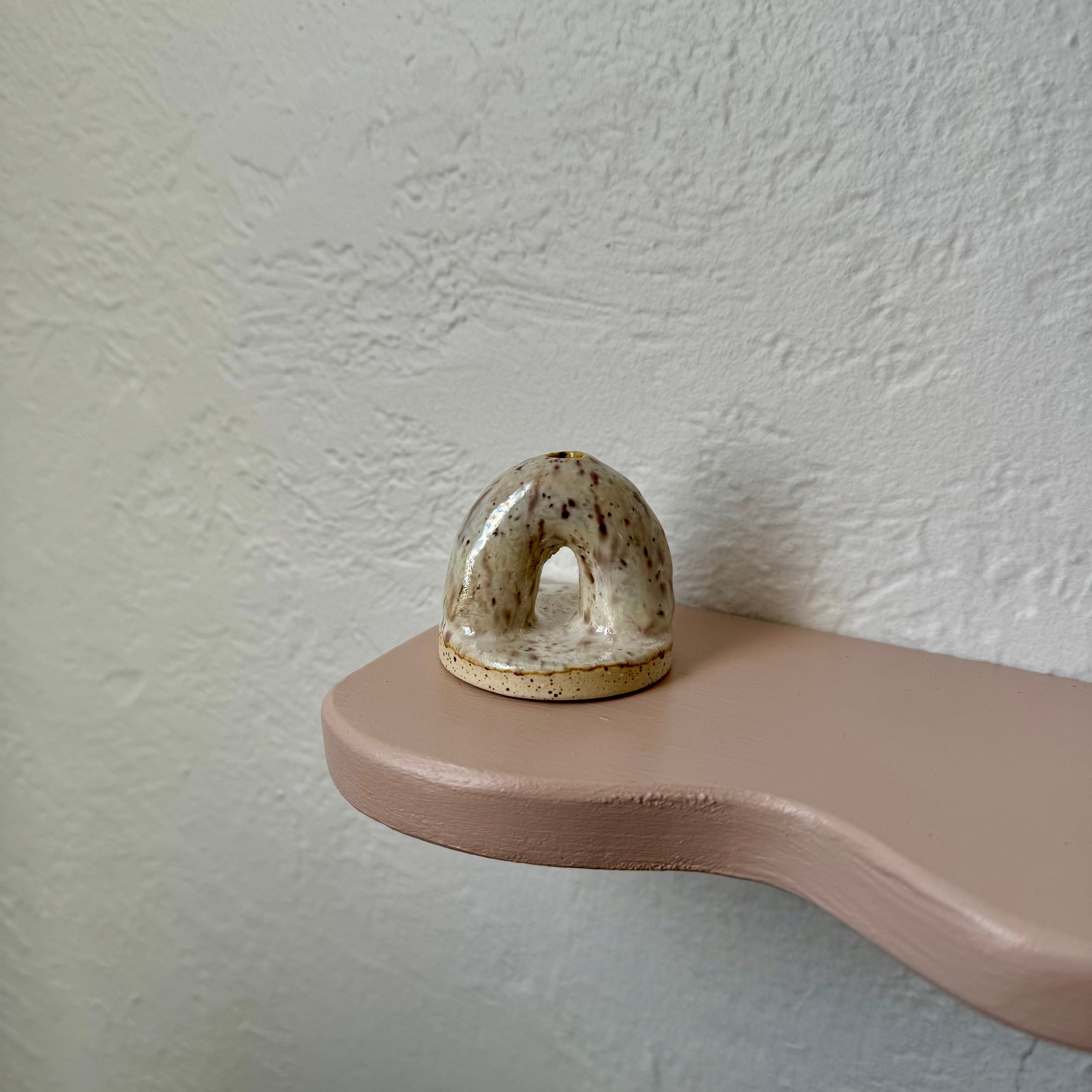 Ceramic arch incense holder with speckled beige dome opening