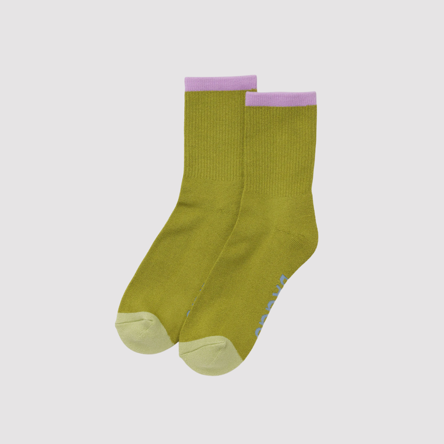 Ribbed socks in olive green, paired with ribbed cuff and rounded toe.