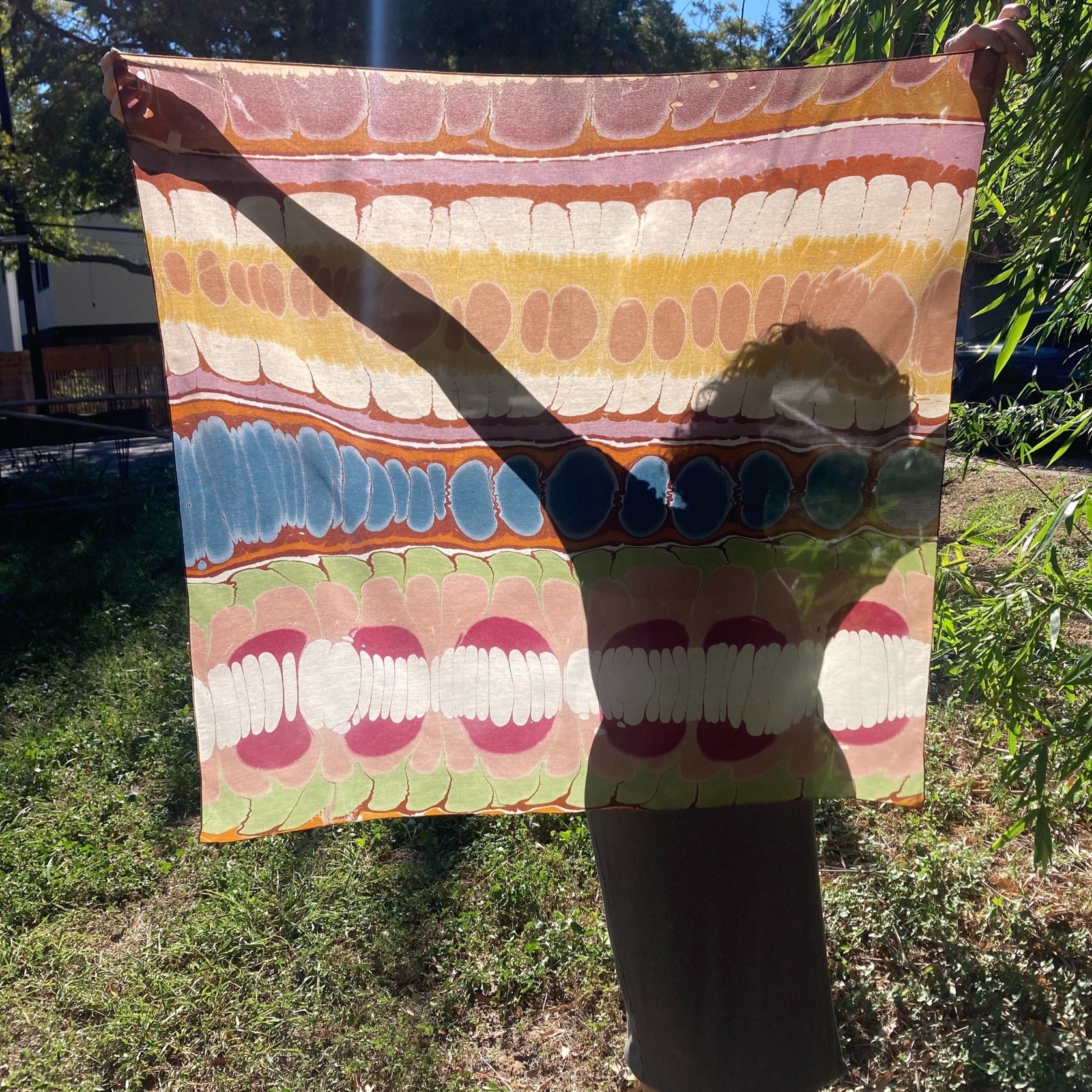 Marbled XL scarf with abstract colorful stripes and wavy lip-like pattern, multicolor