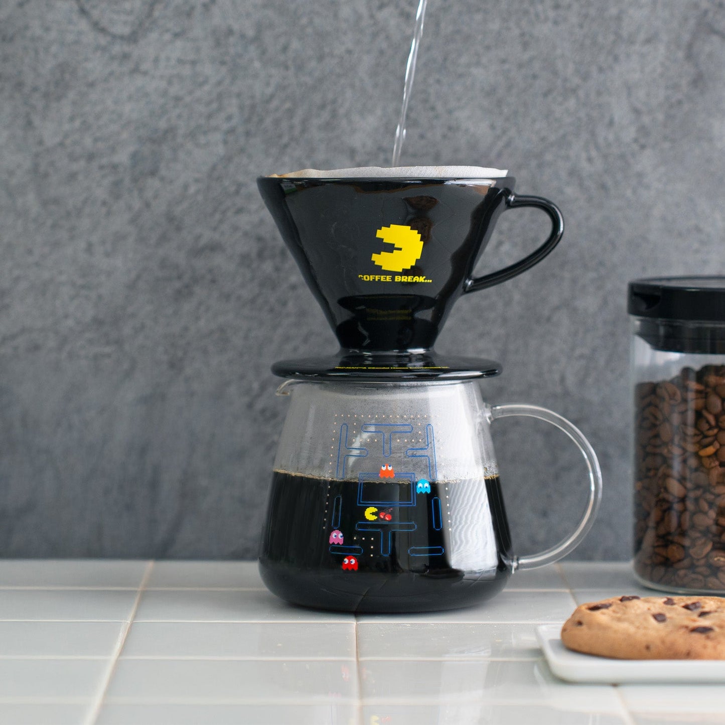 Ceramic pour-over dripper set with black dripper and printed glass carafe handle