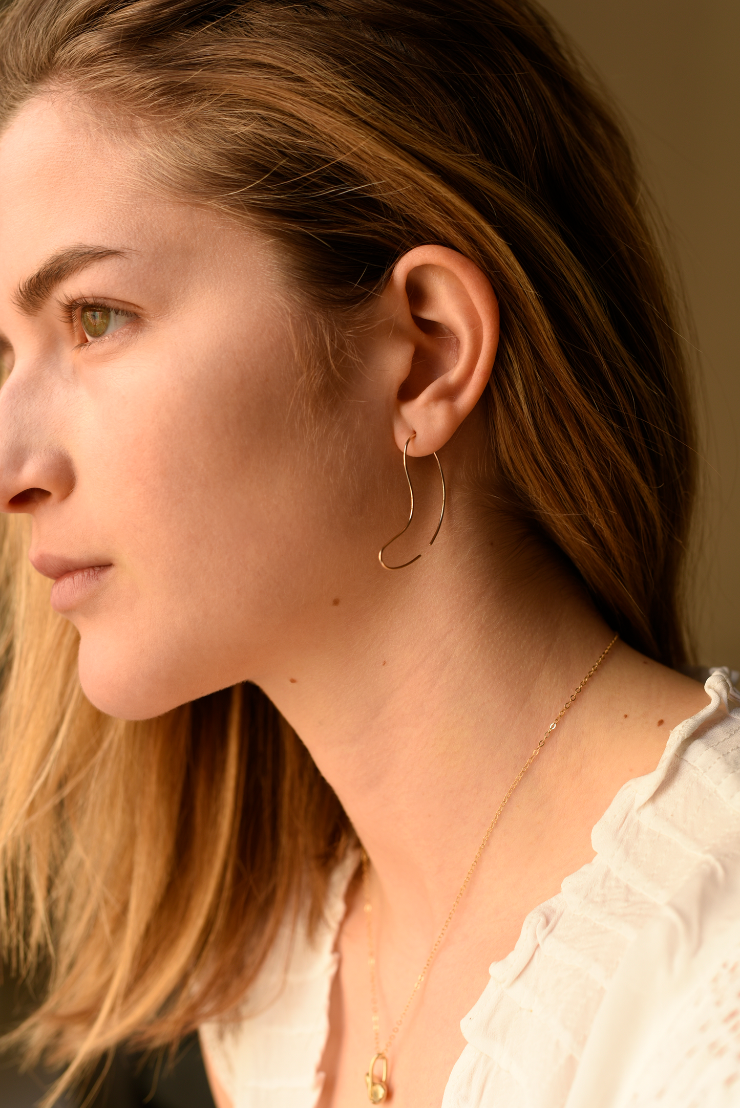 Large sculpted curve hoop threader earrings, thin gold-tone wire with curved drop shape