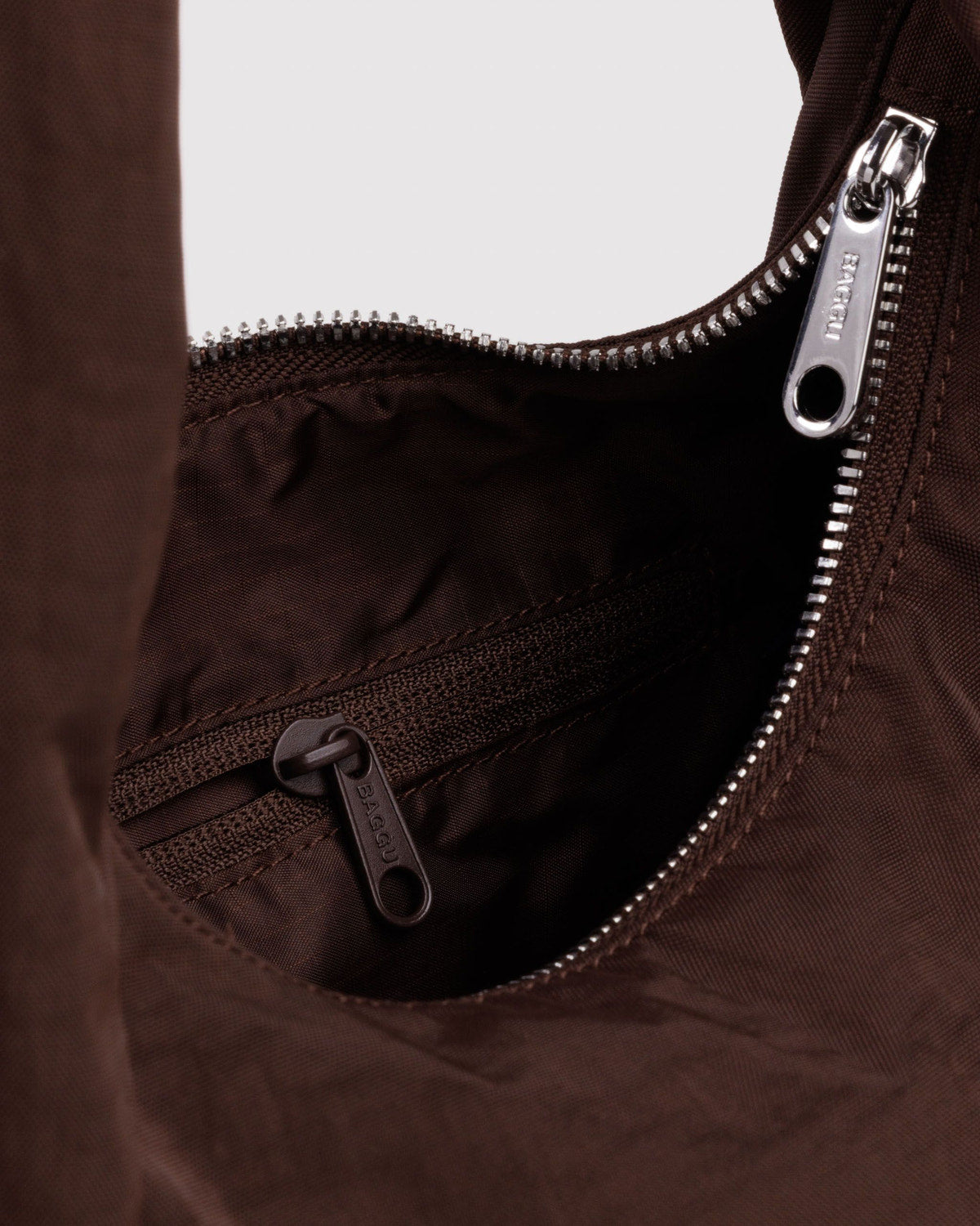 Dark brown meringue bag close-up of zipper track and interior pocket