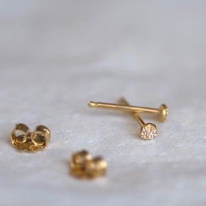 Gold-tone dot stud earrings, small round posts with faceted mini discs