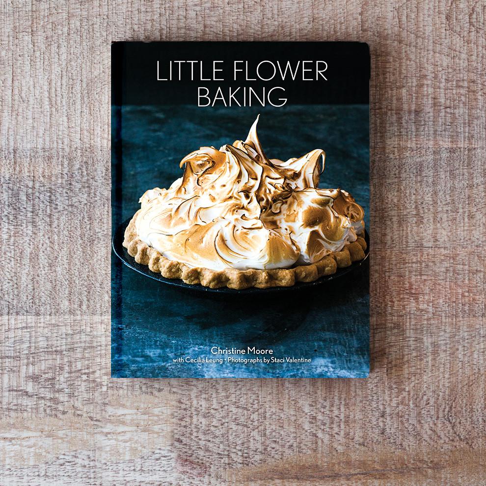 Baking cookbook cover with golden pie illustration and title text